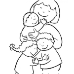 Dibujo para colorear Hijos Abrazando A Mama Para Pintar Y Colorear